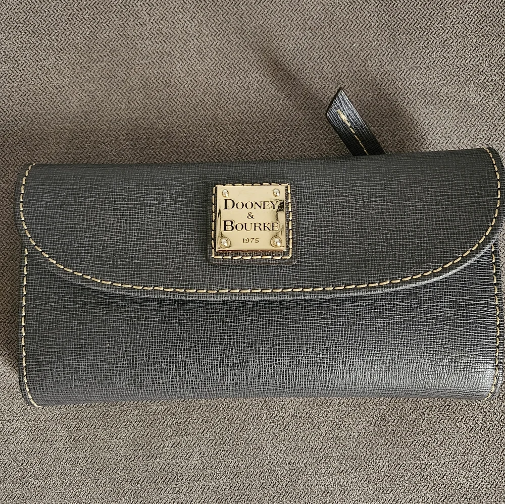 Dooney & Bourke Gray Signature Saffiano Wallet